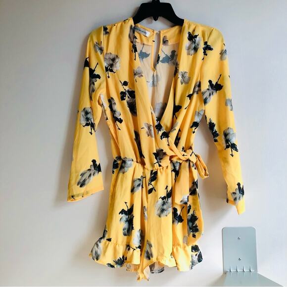 Resort Wear 7Days Vacation Pants - Resort Wear 7Days Vacation Floral Faux Wrap Yellow Romper Women’s Size S